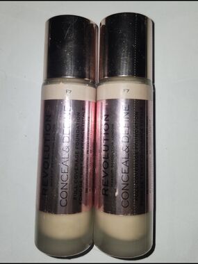 Revolution Conceal & Define Foundation Duo - F7 Light Beige